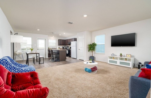 Converse Casa | Delightful 3 BD/2.5 BA*Randolph AFB* Fort Sam Houston*Riverwalk*Downtown SA*
