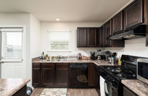 Converse Casa | Delightful 3 BD/2.5 BA*Randolph AFB* Fort Sam Houston*Riverwalk*Downtown SA*