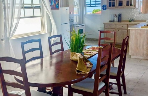Graeme Hall Park Apartamento | Delightful-3 bedroom with AC and Wifi near Oistins, St Lawrence Gap