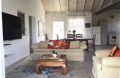 Graeme Hall Park Apartamento | Delightful-3 bedroom with AC and Wifi near Oistins, St Lawrence Gap