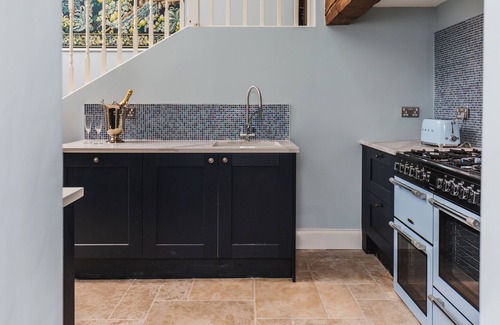 Painswick Casa | Delightful 3 bedroom stable conversion with private patio