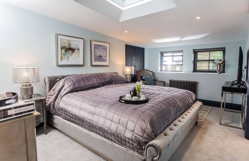 Painswick Casa | Delightful 3 bedroom stable conversion with private patio