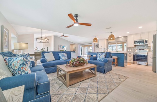 Pelican Villa | Delightful 3 BR waterfront Villa w. heated pool/ dock/ boat lift/ fishing poles