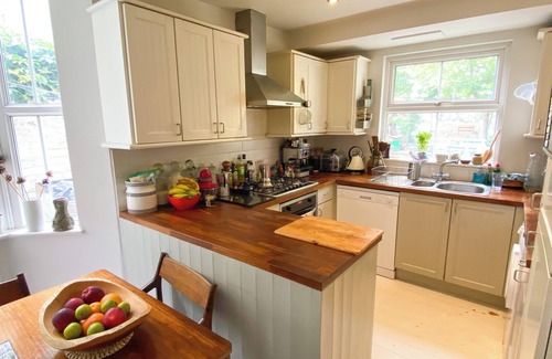 Tollington Casa | Delightful 3BD Home with Garden, North London