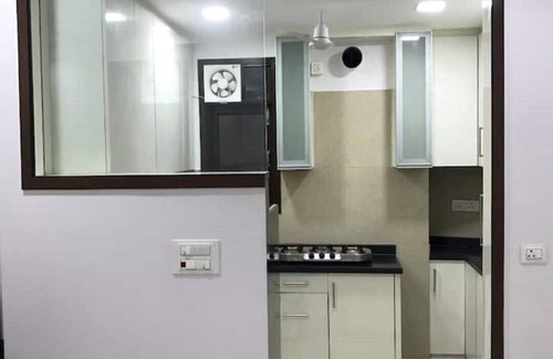 Kalkaji Apartamento | Delightful 3BHK Apartment, Park Facing! Close to Market by HostMyStay