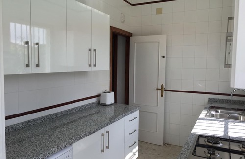 Hinojos Casa | Encantadora casa de 4 camas en un hermoso entorno arbolado y piscina para 8+1