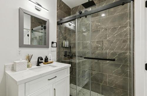 West Dallas Villa | Delightful 4-bedroom townhome with AC in Downtown Dallas