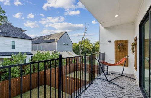 West Dallas Villa | Delightful 4-bedroom townhome with AC in Downtown Dallas