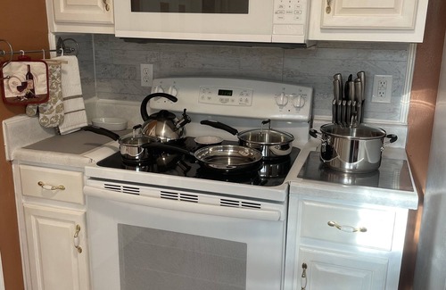 Lithonia Casa | Delightful, 4BR 2.5BA ranch style near Parks, trails, shops, malls, Restaurants.