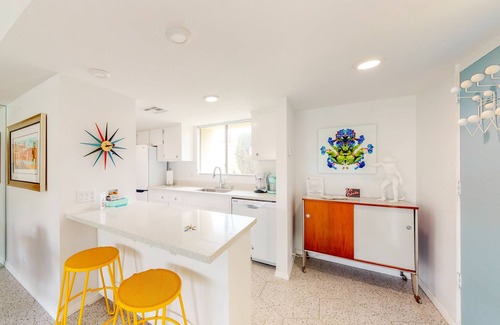 Araby Commons Condominio | Delightful and sophisticated condo with shared tennis, outdoor pool, & spa