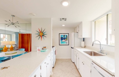 Araby Commons Condominio | Delightful and sophisticated condo with shared tennis, outdoor pool, & spa