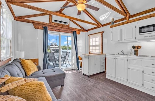 Key Colony Beach Cabina | Delightful Aqualodge! Cabana Club Access!