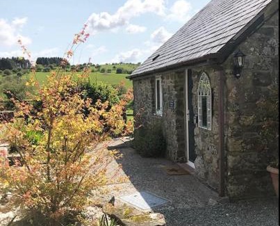 Fivelanes Apartamento | Delightful Artistic Granite Barn in Rural Hamlet