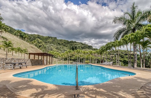 Santa Eulalia Casa | Encantadora cabaña en Atenas, con terraza, vista al jardín y piscina compartida.