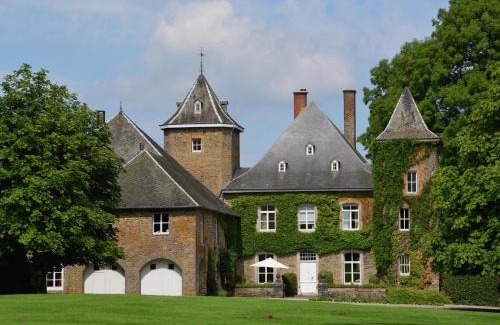 Longchamps-bertogne Casa | Delightful Castle in Bastogne with bubble bath