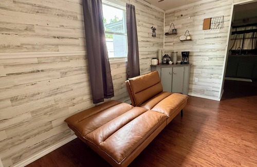 Crystal River Cabaña | Delightful Cottage in great location with Boat Parking