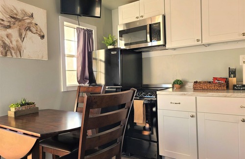 Young Cabina | Delightful, cozy mini cabin with 2 bedrooms