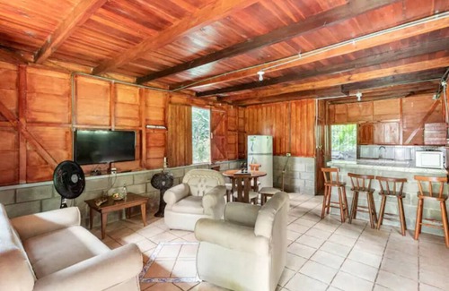 Barrio Pilo Casa | Delightful 2-bedroom vacation cabin 5 minutes to La Fortuna