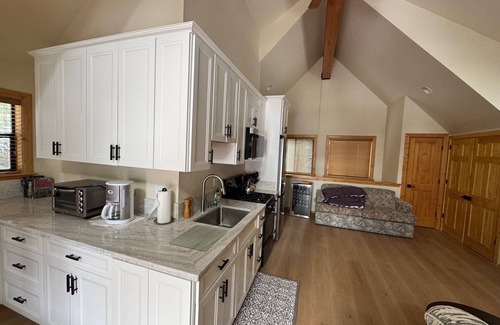 Truckee Apartamento | Delightful Donner Studio - newly redesigned 720 sq. ft. studio in Truckee, CA