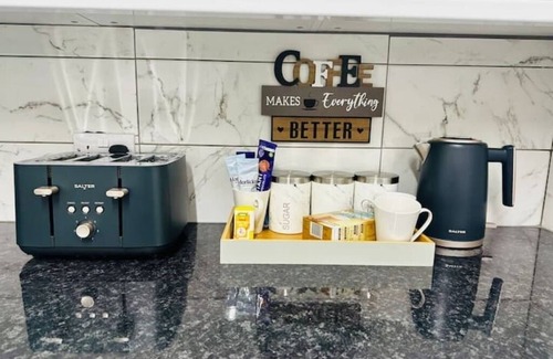 Ponders End Apartamento | Delightful Double En-suite Room