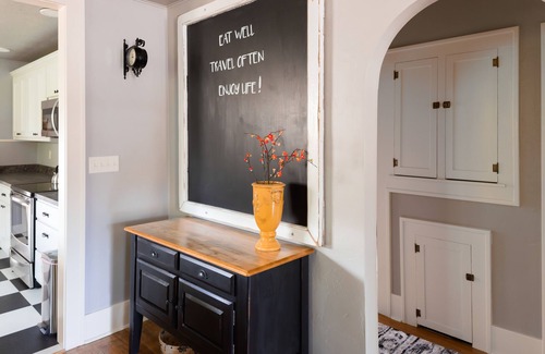 Cody Casa | Encantador DOWNTOWN CODY Craftsman Style House !!