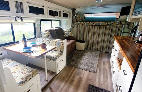 North Bend Casa | Delightful Gypsy Moon Remodeled RV with Bay View
