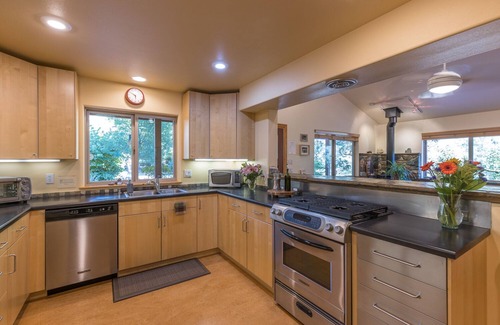 Incline Casa | Delightful Home and Property Minutes from Yosemite