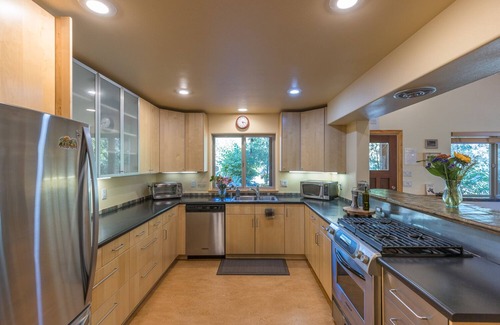 Incline Casa | Delightful Home and Property Minutes from Yosemite