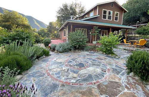 Incline Casa | Delightful Home and Property Minutes from Yosemite