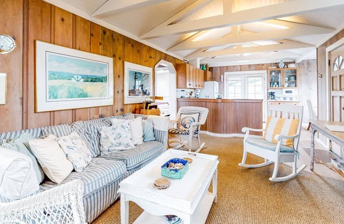 Salmon Creek Cabaña | Delightful Home in Salmon Creek Near the Beach w/Private Washer/Dryer, Free WiFi