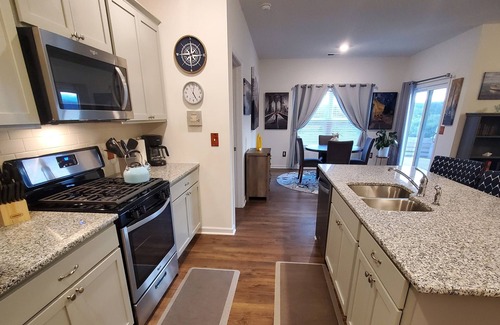 Oak Ridge Casa | Delightful home with lake view!