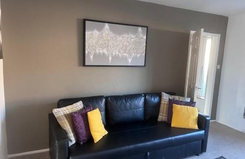 Ipswich Villa | Delightful-Ipswich Suffolk-4 Bed-SelfCatering-Contractor-Parking-Wifi