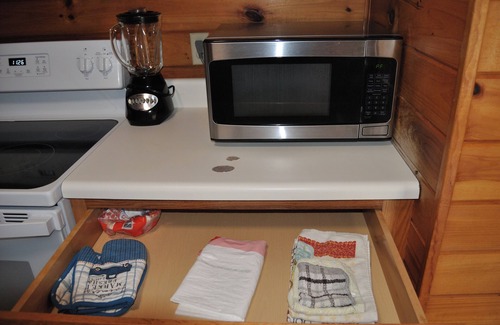 Byrdstown Cabina | Delightful Lakeside 2-Bedroom Cabin on Beautiful Dale Hollow Lake #7!