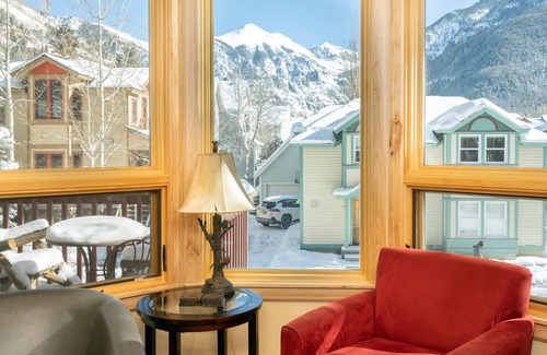 Telluride Condominio | Delightful mountain condo with balcony - walk to lifts