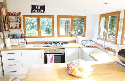Barenton Cabaña | Encantadora casa romántica restaurada a un alto nivel. 10% de descuento en Brittany Ferries.