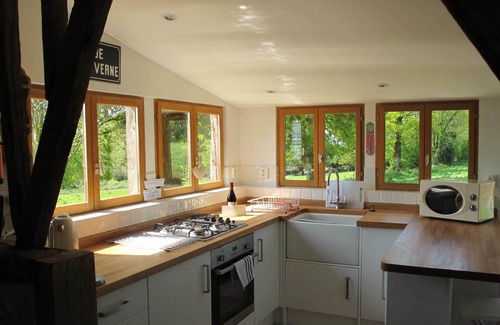 Barenton Cabaña | Encantadora casa romántica restaurada a un alto nivel. 10% de descuento en Brittany Ferries.