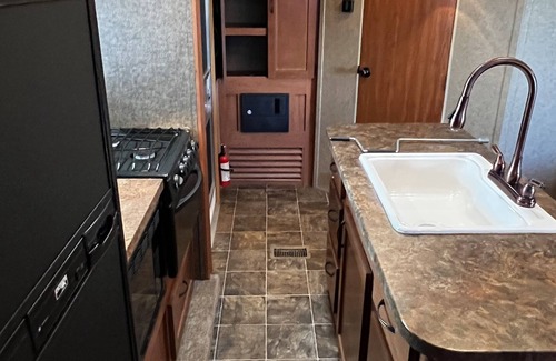 Pendleton Casa | Delightful RV placed at any local Campground