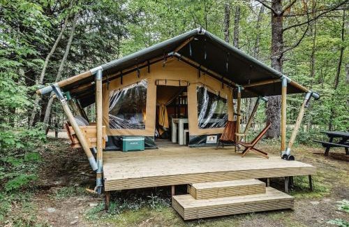 North Woodstock Otro | Delightful Safari Tent with Fire Pit and Sauna in North Woodstock, New Hampshire