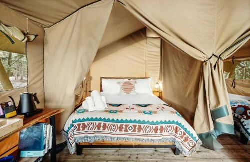 North Woodstock Otro | Delightful Safari Tent with Fire Pit and Sauna in North Woodstock, New Hampshire