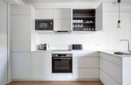 Sarria Apartamento | Delightful Sarrià 3BR, w/ Doorman & Fresh Renovation, by Blueground