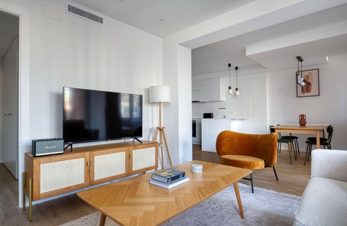 Sarria Apartamento | Delightful Sarrià 3BR, w/ Doorman & Fresh Renovation, by Blueground