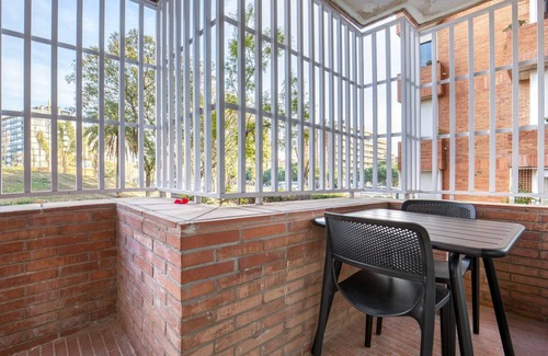 Sarria Apartamento | Delightful Sarrià 3BR, w/ Doorman & Fresh Renovation, by Blueground