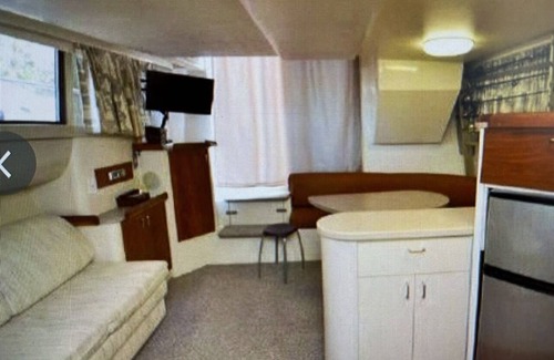 Pompano Beach Alquiler De Eote | Delightful Sport Yacht with Pool