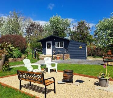 Clonroche Apartamento | Delightful Studio Log Cabin , with Sauna