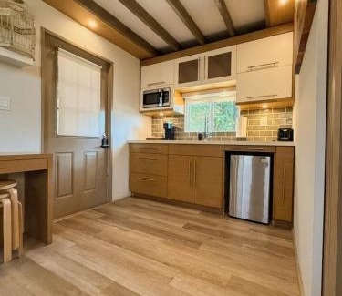 Homestead Casa | Delightful Sukiya Tiny House! Japanese Garden in Homestead