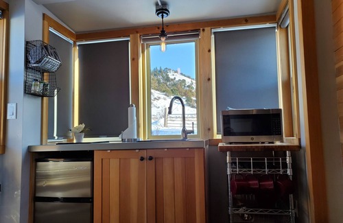 Red Bluff Estates Cabina | Delightful Tiny Home at Tiny Timbers Resort!