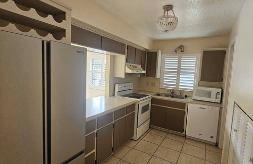 Tropic Casa | Delightful townhome in Melbourne 5 Minutes to the Beach!