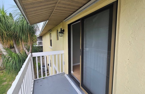Tropic Casa | Delightful townhome in Melbourne 5 Minutes to the Beach!