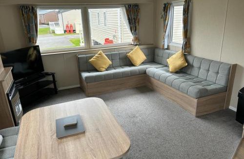 Par Casa | Delightful two bedroom caravan on Par Beach.