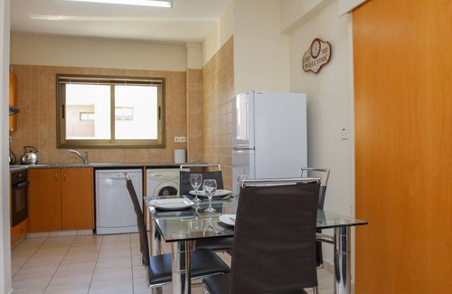 Universal Apartamento | Encantador dos dormitorios y dos baños apartamento con gran piscina